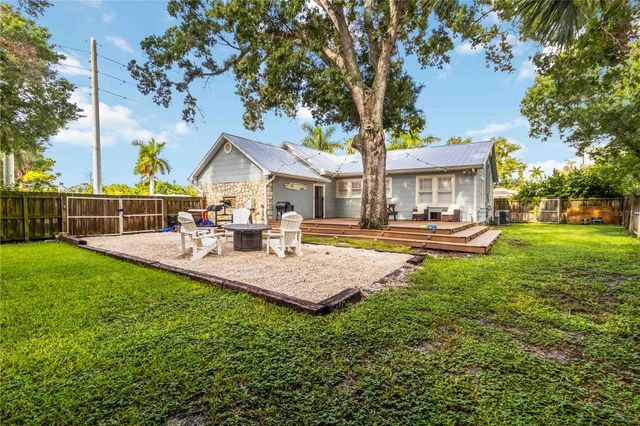 2016 VIRGINIA DRIVE, Bradenton, FL 34205