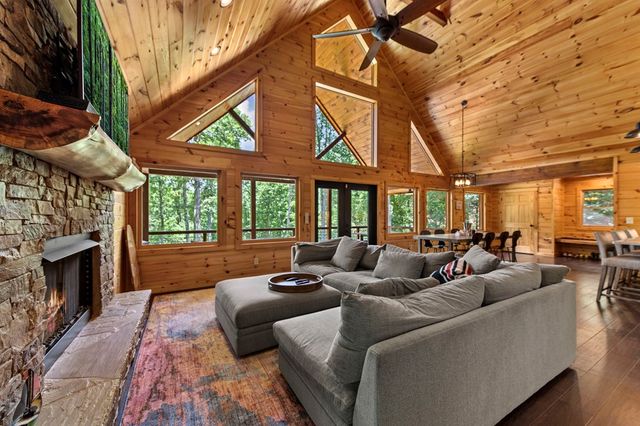 186 Snake Nation Trail, Blue Ridge, GA 30513