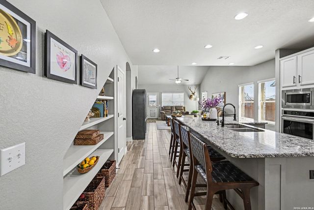 1382 Shadow Rock, New Braunfels, TX 78130