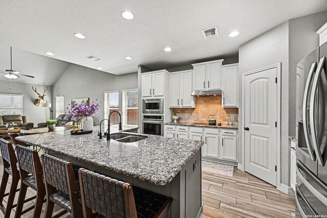 1382 Shadow Rock, New Braunfels, TX 78130