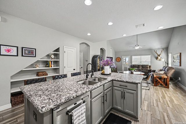 1382 Shadow Rock, New Braunfels, TX 78130