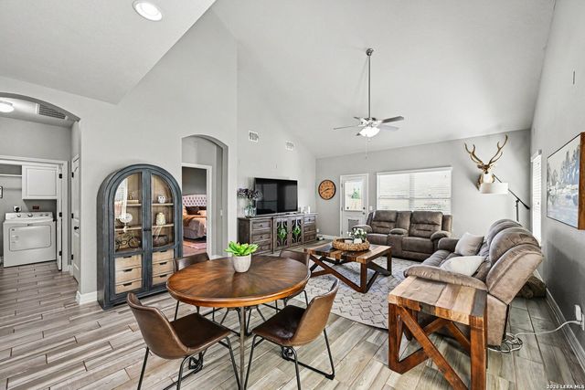 1382 Shadow Rock, New Braunfels, TX 78130