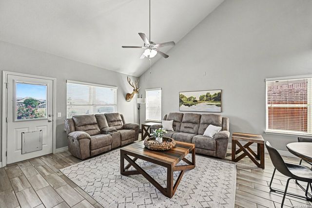 1382 Shadow Rock, New Braunfels, TX 78130
