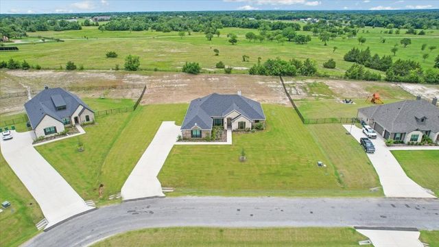 1080 Julian Drive, Van Alstyne, TX 75495