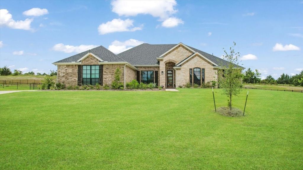 1080 Julian Drive, Van Alstyne, TX 75495