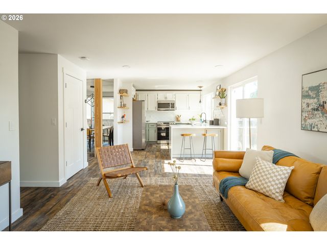 4360 Sw PLUMERIA Way, Beaverton, OR 97078