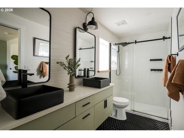 4360 Sw PLUMERIA Way, Beaverton, OR 97078