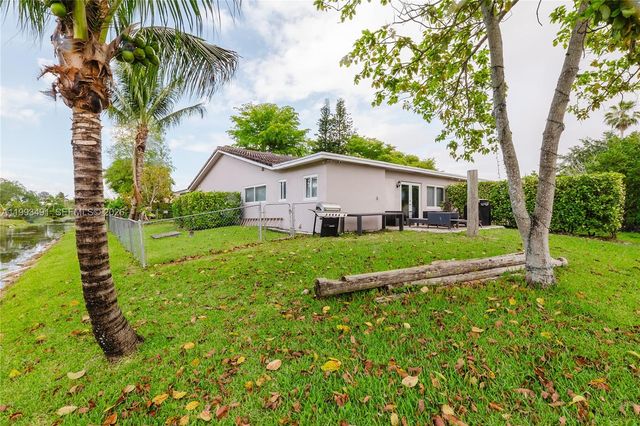 11320 NW 35th Ct B, Coral Springs, FL 33065