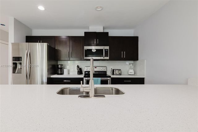 11320 NW 35th Ct B, Coral Springs, FL 33065