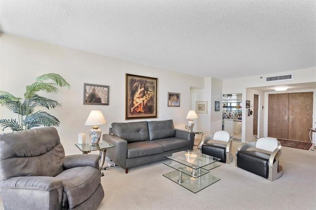 20281 E Country Cub Drive 1712, Aventura, FL 33180