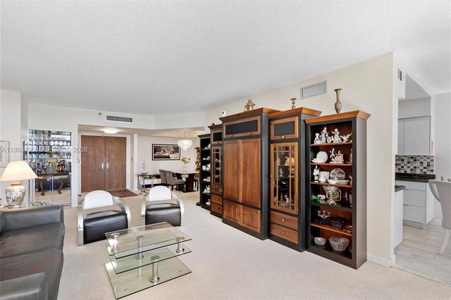 20281 E Country Cub Drive 1712, Aventura, FL 33180