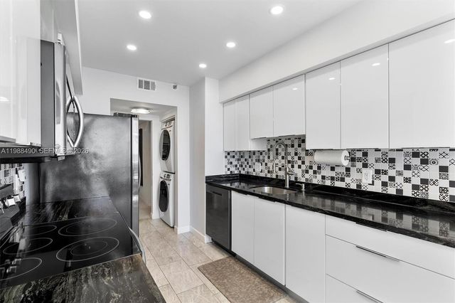 20281 E Country Cub Drive 1712, Aventura, FL 33180