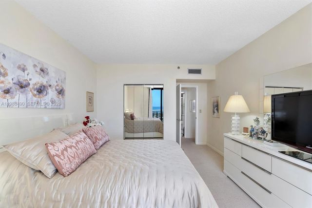 20281 E Country Cub Drive 1712, Aventura, FL 33180