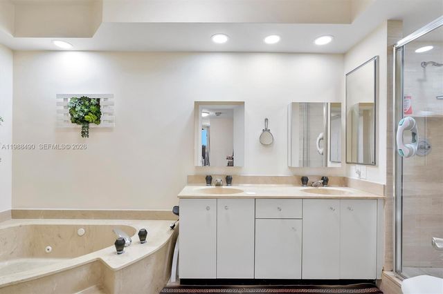 20281 E Country Cub Drive 1712, Aventura, FL 33180