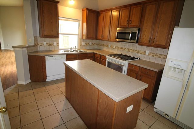 1011 Lexington Green Drive, Missouri City, TX 77459