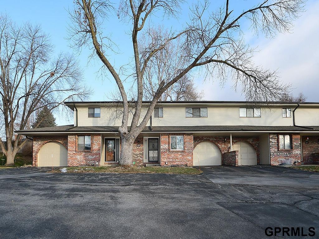 832 N 122 Court, Omaha, NE 68154