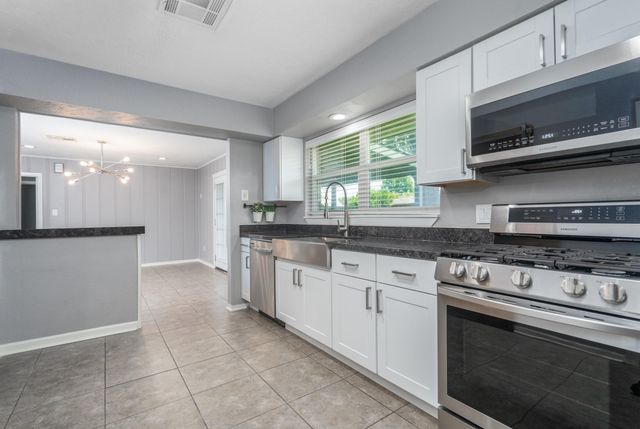 4915 Hialeah Drive, Houston, TX 77092