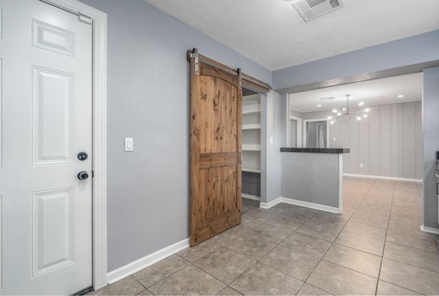 4915 Hialeah Drive, Houston, TX 77092