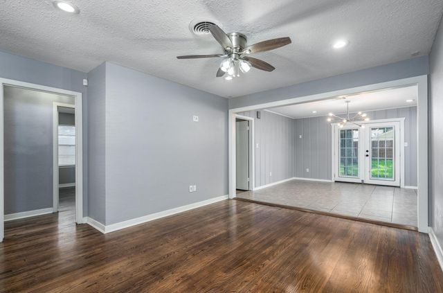 4915 Hialeah Drive, Houston, TX 77092