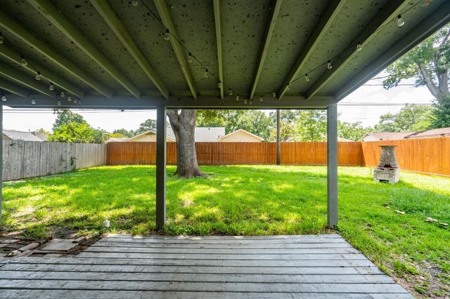 4915 Hialeah Drive, Houston, TX 77092