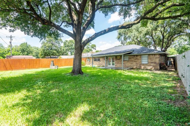 4915 Hialeah Drive, Houston, TX 77092