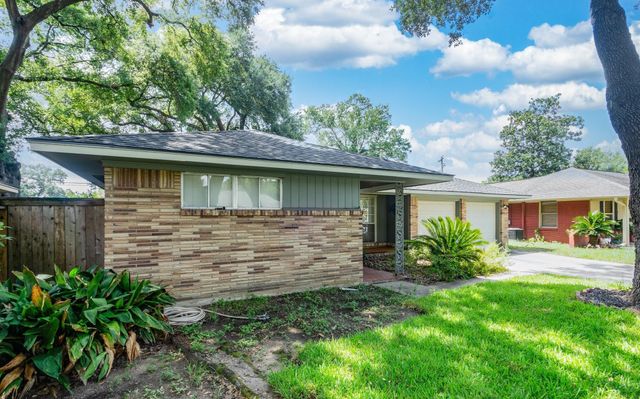 4915 Hialeah Drive, Houston, TX 77092