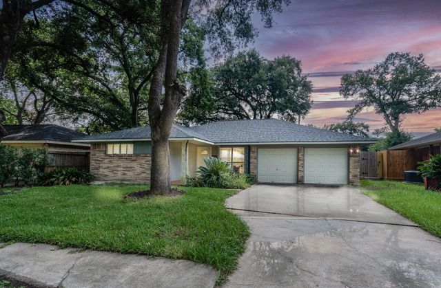 4915 Hialeah Drive, Houston, TX 77092