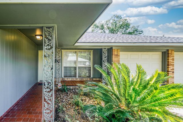 4915 Hialeah Drive, Houston, TX 77092