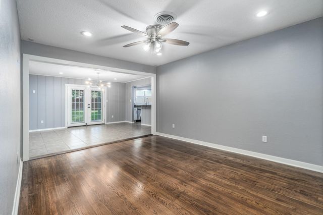 4915 Hialeah Drive, Houston, TX 77092