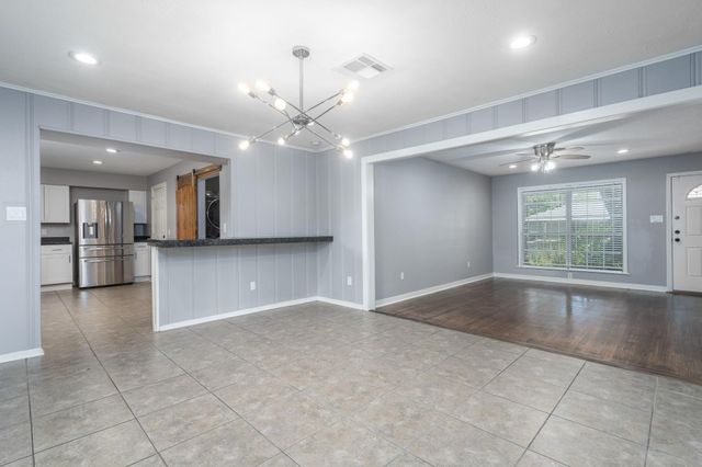 4915 Hialeah Drive, Houston, TX 77092