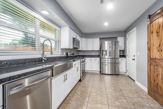 4915 Hialeah Drive, Houston, TX 77092