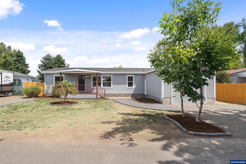 382 Chadbourne Ln NE, Salem, OR 97301