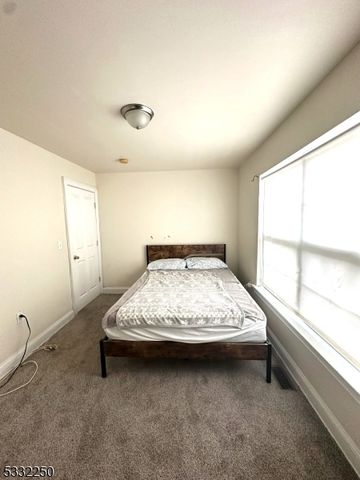 178 Front St, Elizabeth City, NJ 07206