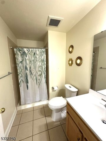 178 Front St, Elizabeth City, NJ 07206