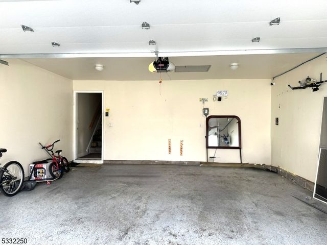 178 Front St, Elizabeth City, NJ 07206