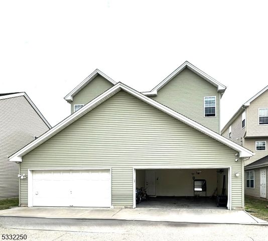 178 Front St, Elizabeth City, NJ 07206