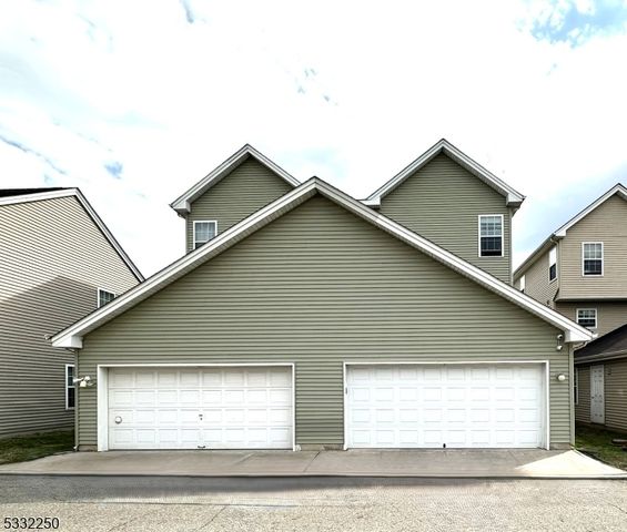 178 Front St, Elizabeth City, NJ 07206