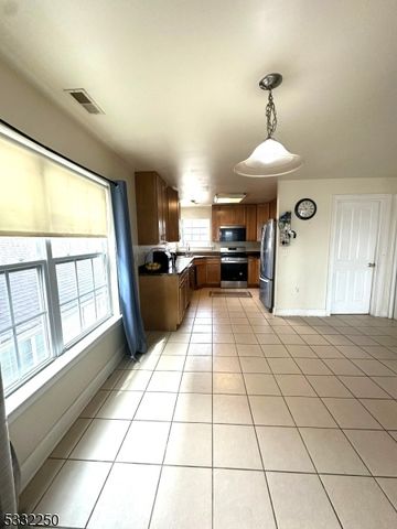 178 Front St, Elizabeth City, NJ 07206