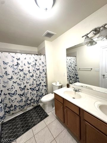 178 Front St, Elizabeth City, NJ 07206