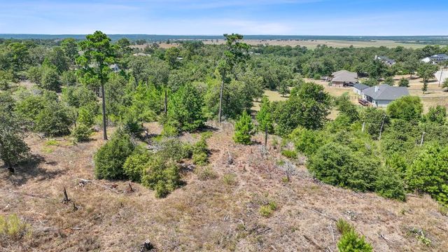 400 McAllister RD, Bastrop, TX 78602
