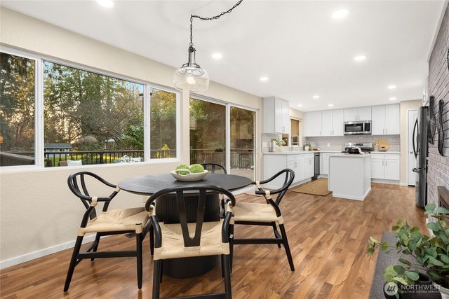 21743 NE 176th Place, Woodinville, WA 98077