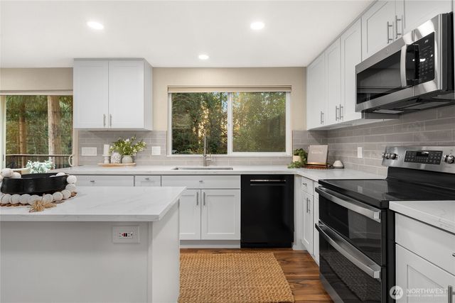 21743 NE 176th Place, Woodinville, WA 98077