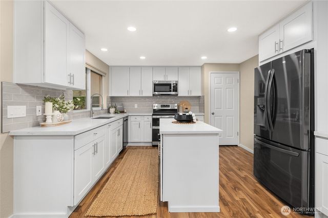 21743 NE 176th Place, Woodinville, WA 98077