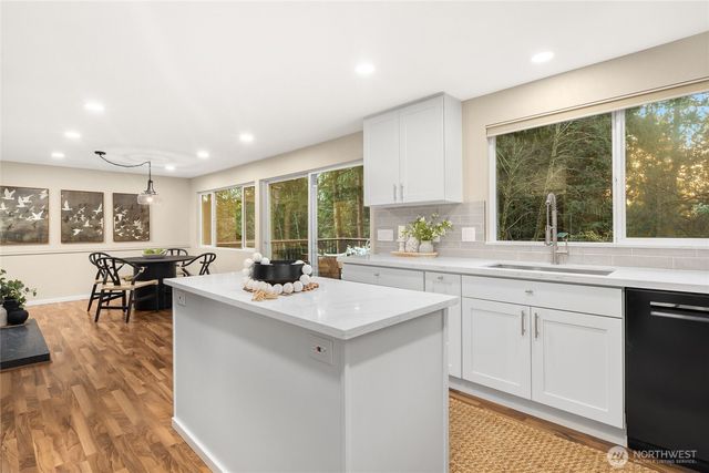 21743 NE 176th Place, Woodinville, WA 98077