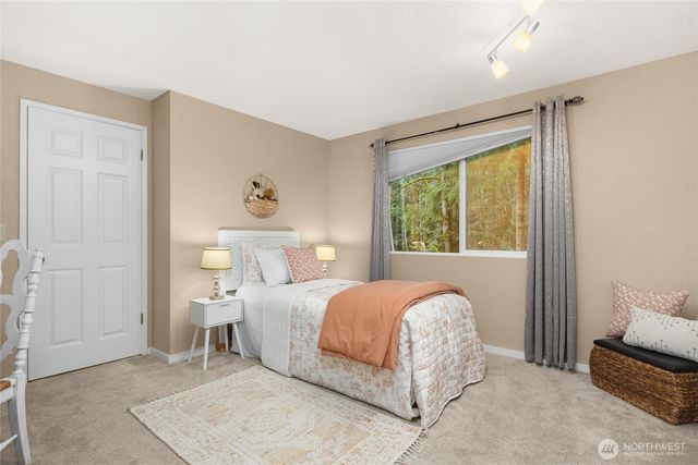 21743 NE 176th Place, Woodinville, WA 98077