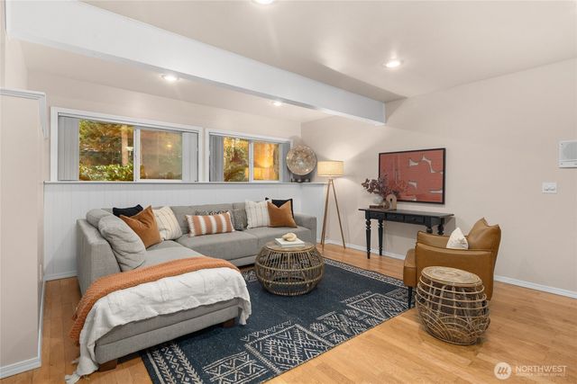 21743 NE 176th Place, Woodinville, WA 98077