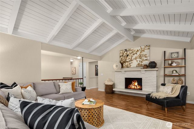 21743 NE 176th Place, Woodinville, WA 98077