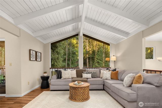 21743 NE 176th Place, Woodinville, WA 98077