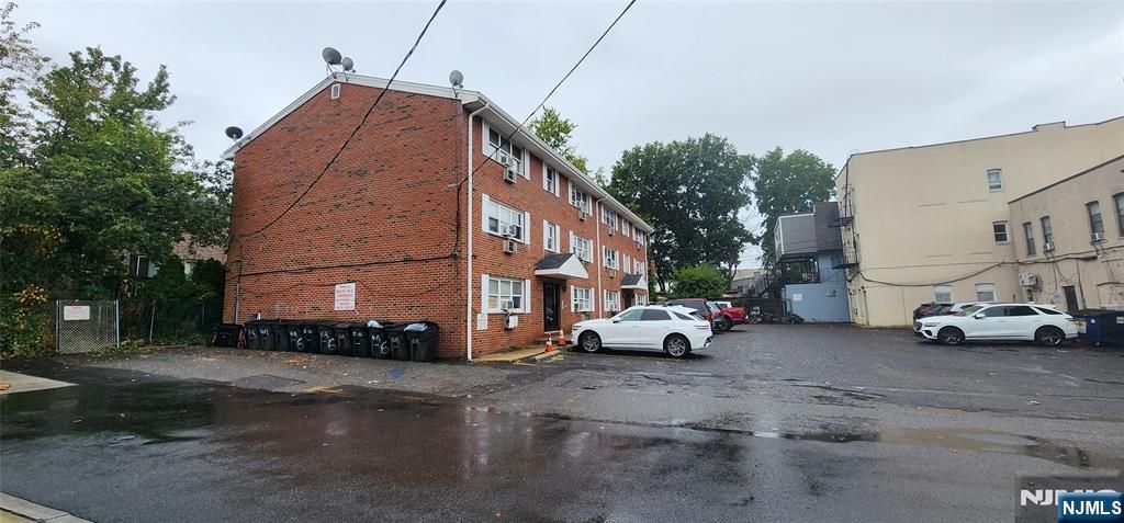 6 Alliotts Place, Palisades Park, NJ 07650