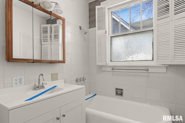 1816 W CALLENDER Avenue, Peoria, IL 61606